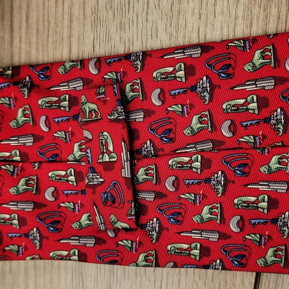 BIRD DOG BAY Dark Red Whimsical Windy City Chicago Pattern Mens Silk Tie - Picture 4 of 5